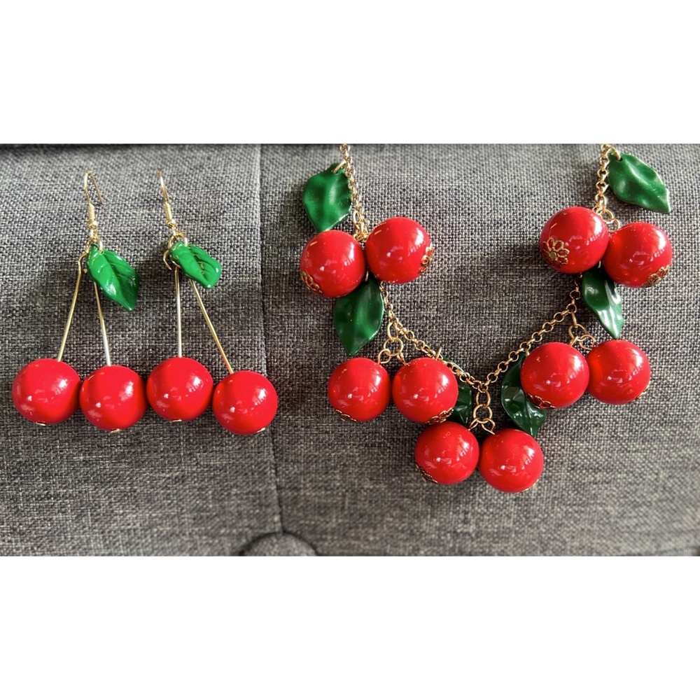 RETRO CHERRIES EARRINGS AND NECKLACE SET MODCLOTH NWOT
